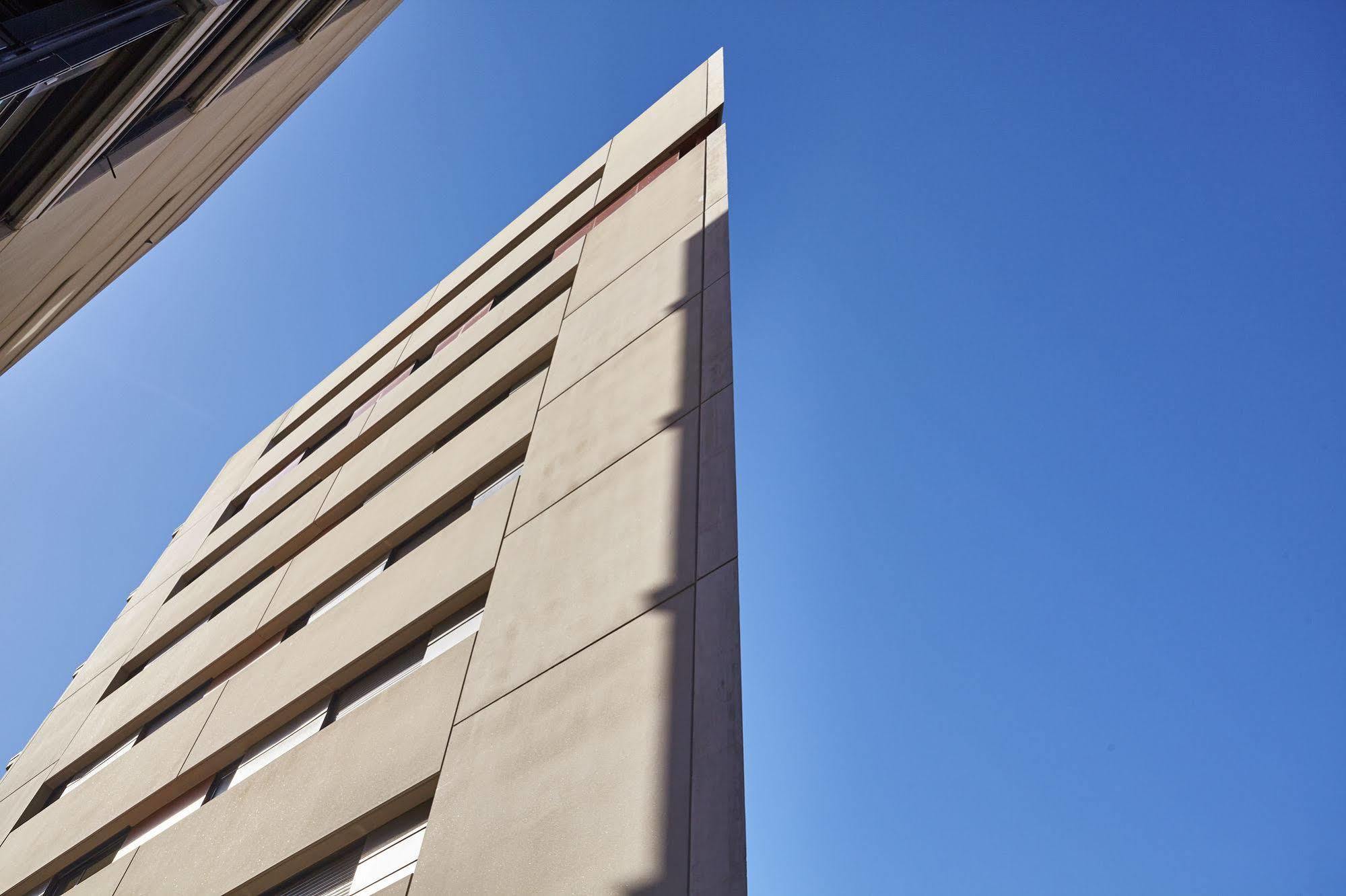 The Lonely Chimney Apartments Barcelona Exterior photo